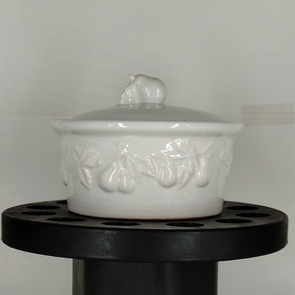Vintage Lillian Vernon Taiwan Embossed Small Pear casserole Dish Pot with Lid 5"